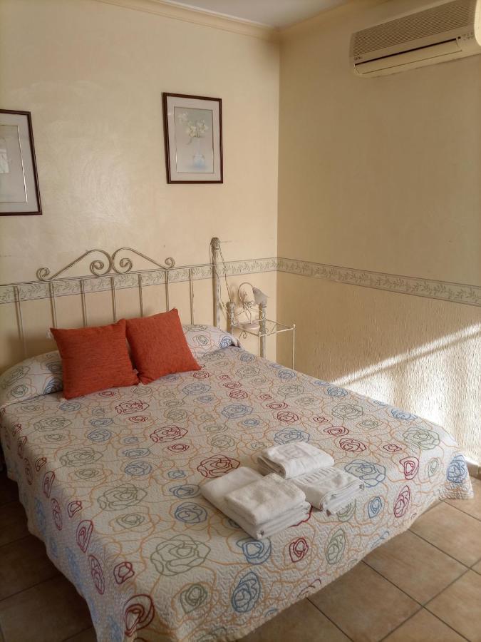 Hotel Venta De Abajo à El Castillo de las Guardas Extérieur photo