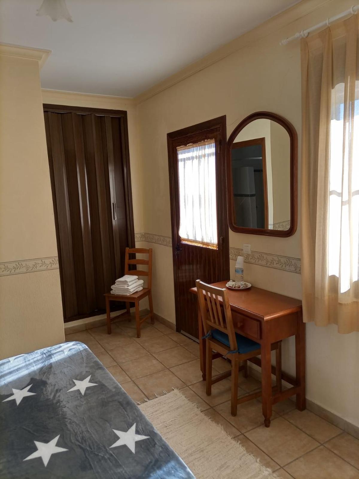 Hotel Venta De Abajo à El Castillo de las Guardas Chambre photo